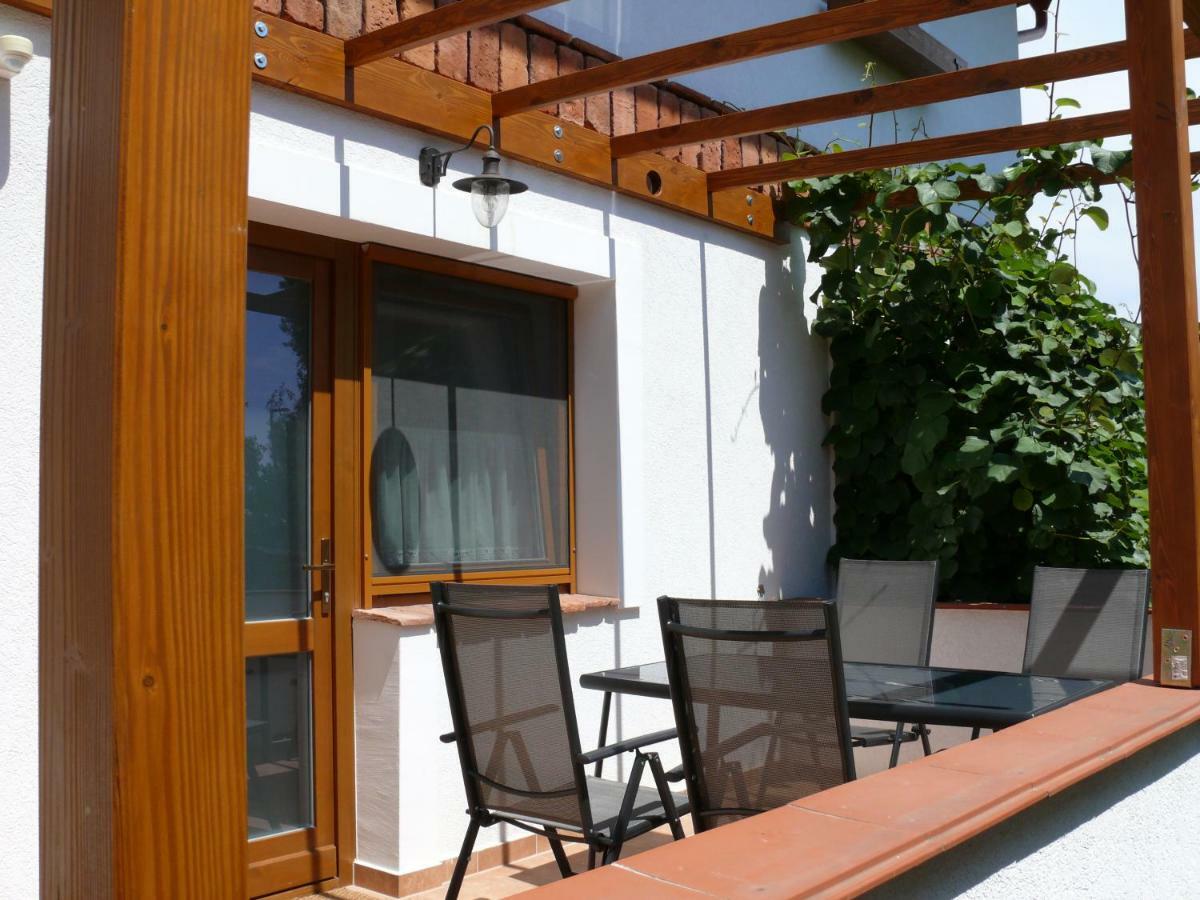 Sara Apartman Heviz Exterior photo